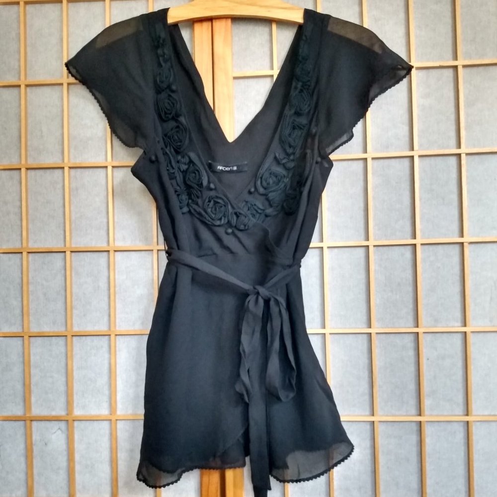 Arden B Vintage Pure 100% Silk Black Ruffle V Neck Blouse Tank - Medium